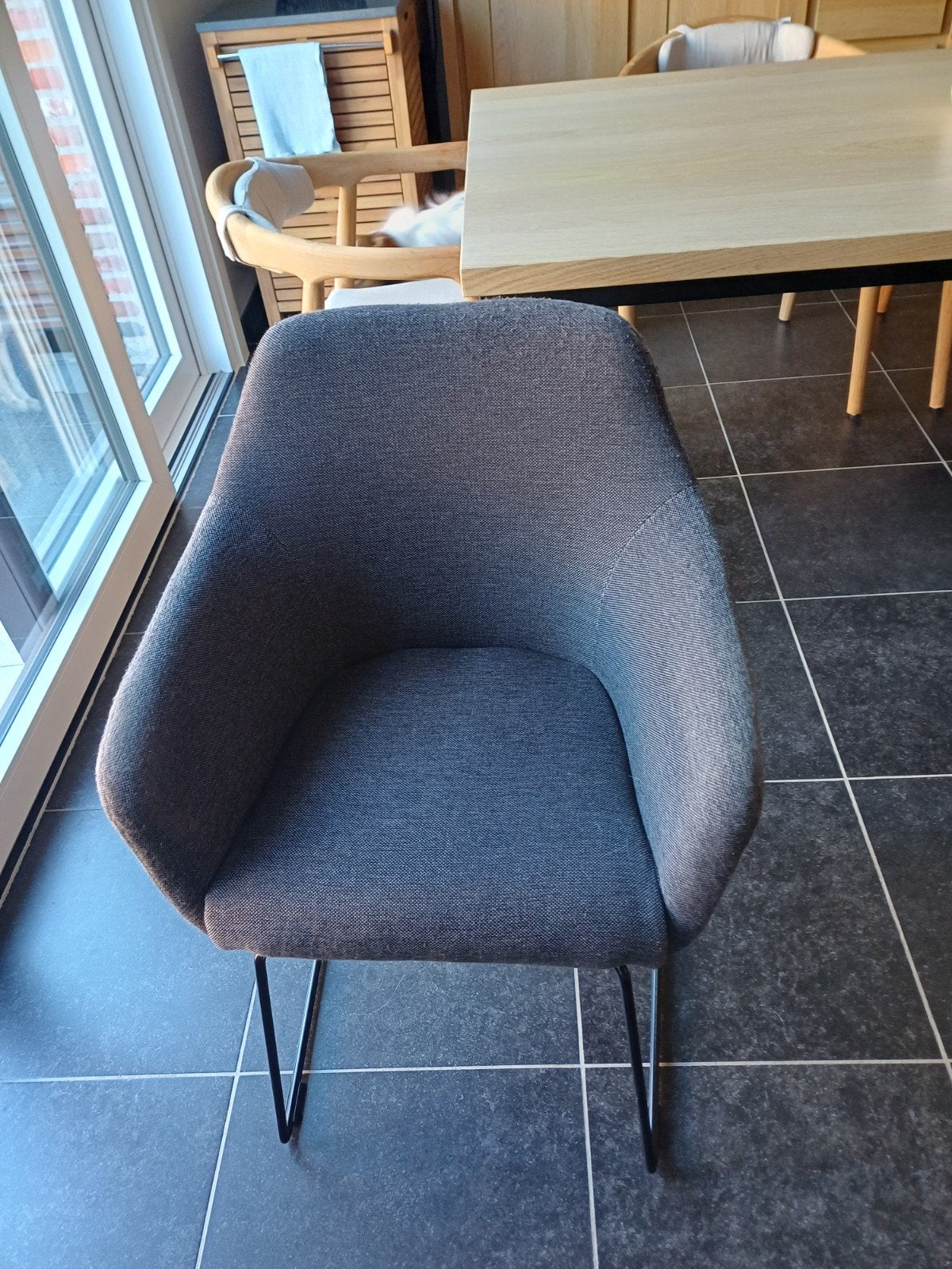 2 chaises grises, Enlèvement, Gris