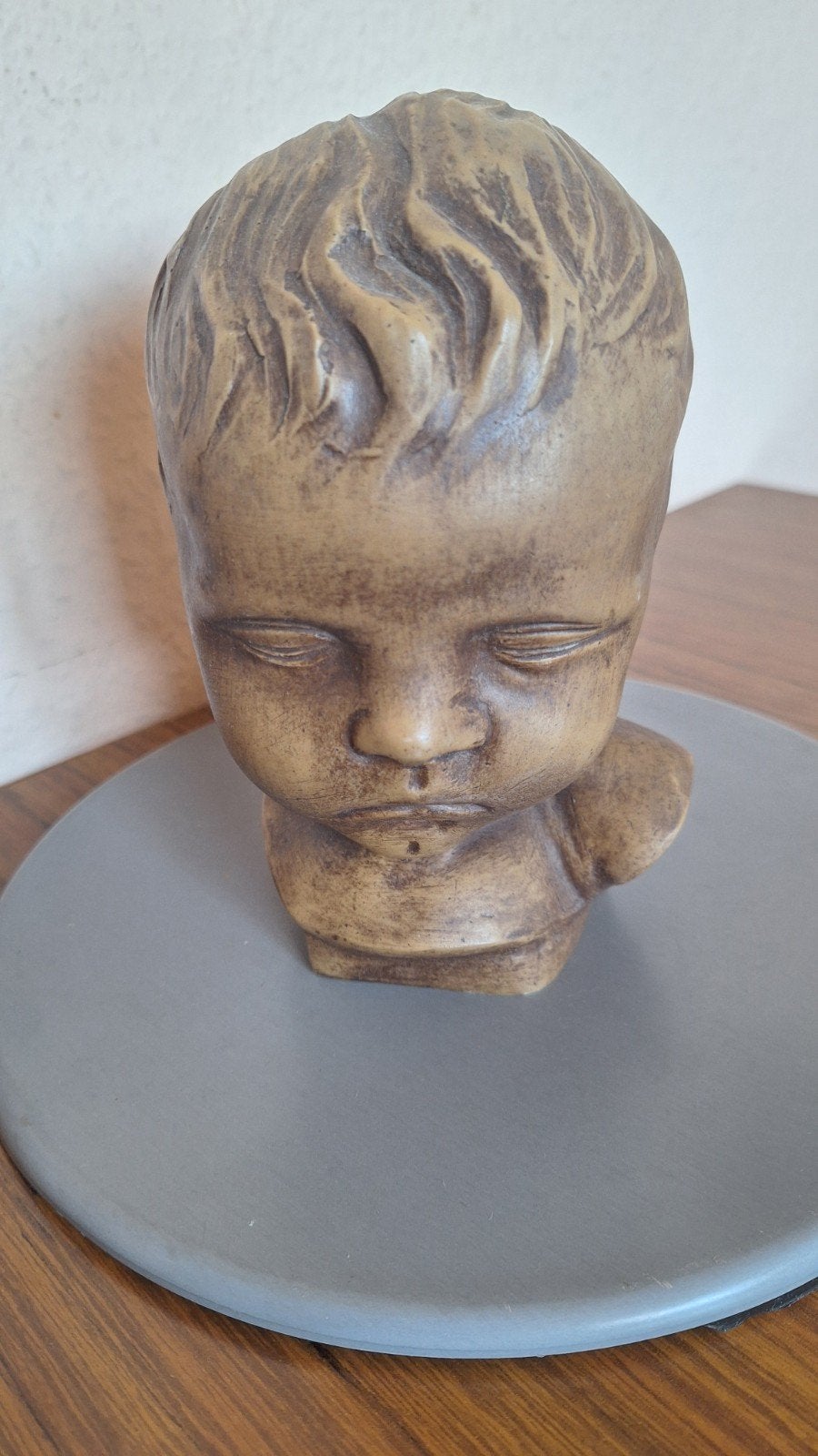 Buste vintage représentant une tête d'enfant. Hauteur 16 cm., Antiquités & Art, Autres styles, Enlèvement ou Envoi, Brun, Gips