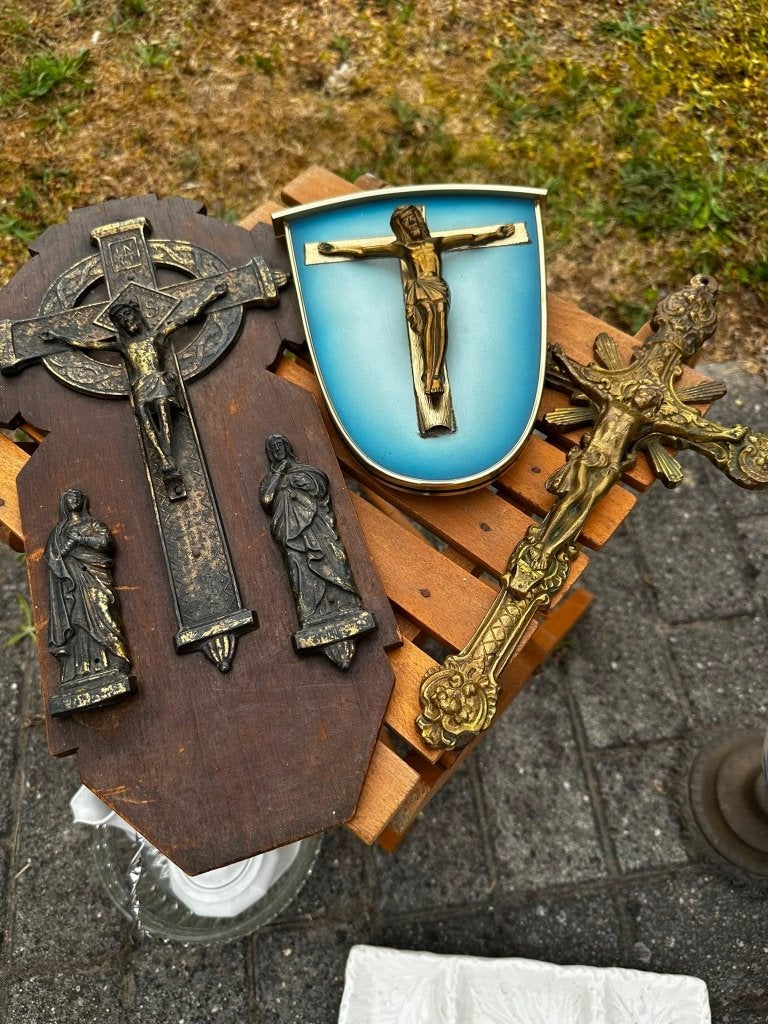 Kruisbeelden, Ophalen