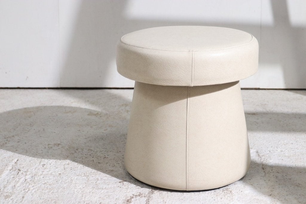 Crème leren poef met opbergruimte, paddenstoelvorm, vintage, Huis en Inrichting, Ophalen, Minder dan 50 cm, Gebruikt, Rond