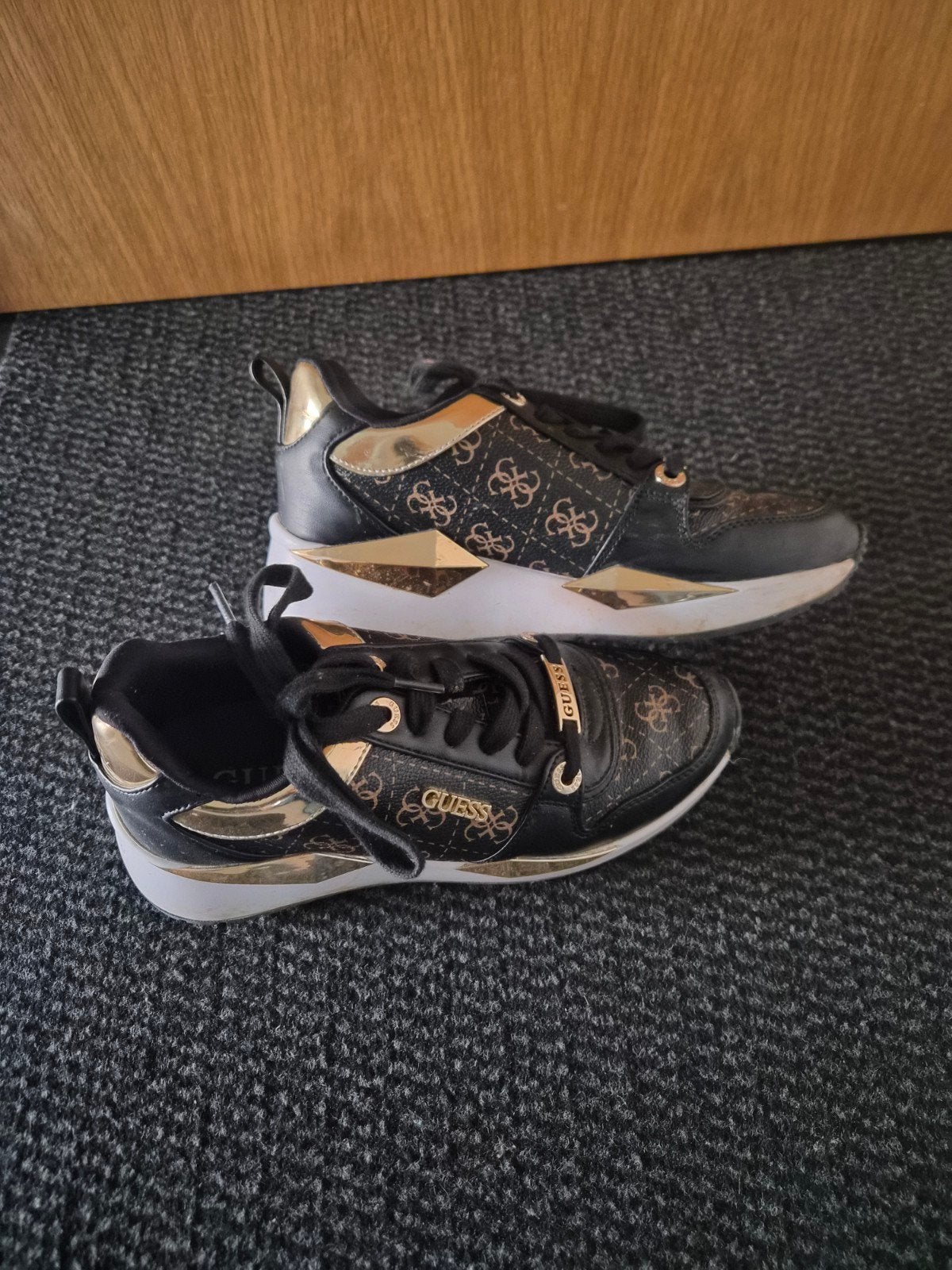 basket Guess 37, Enlèvement ou Envoi, Porté
