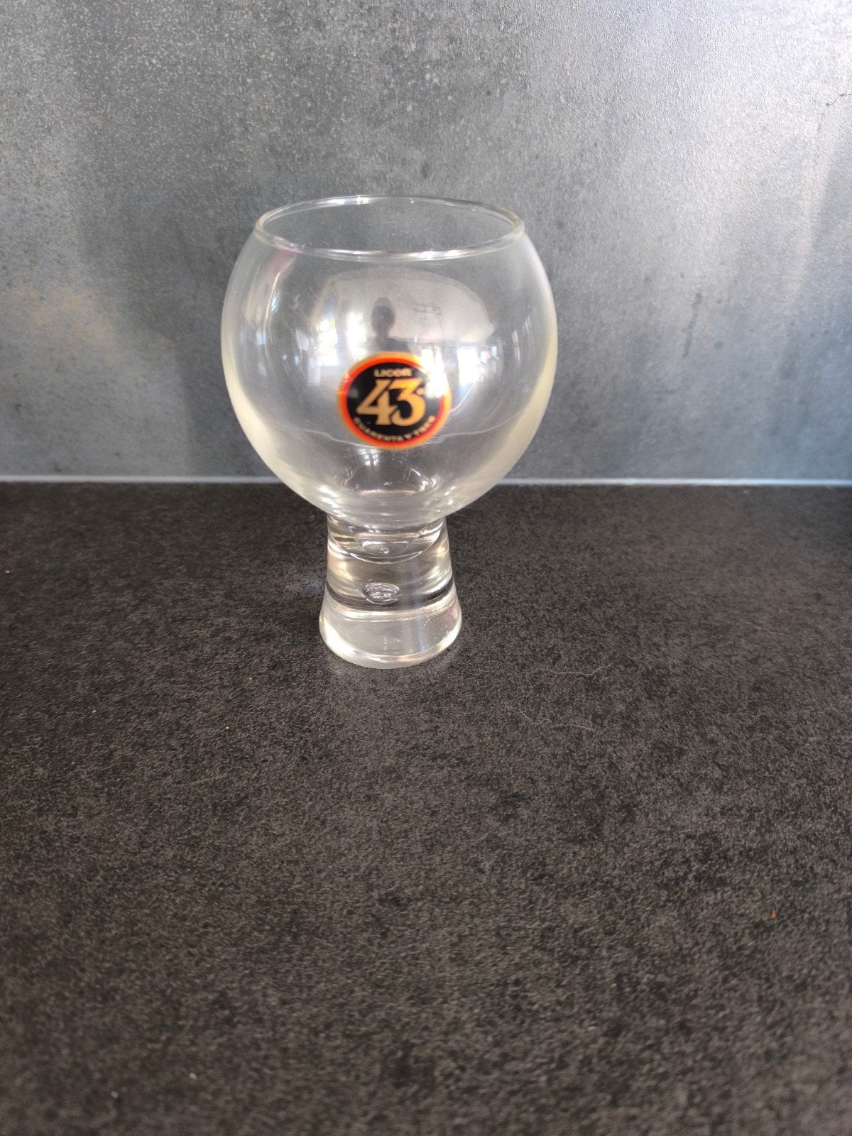 Verre à liqueur 43, Enlèvement