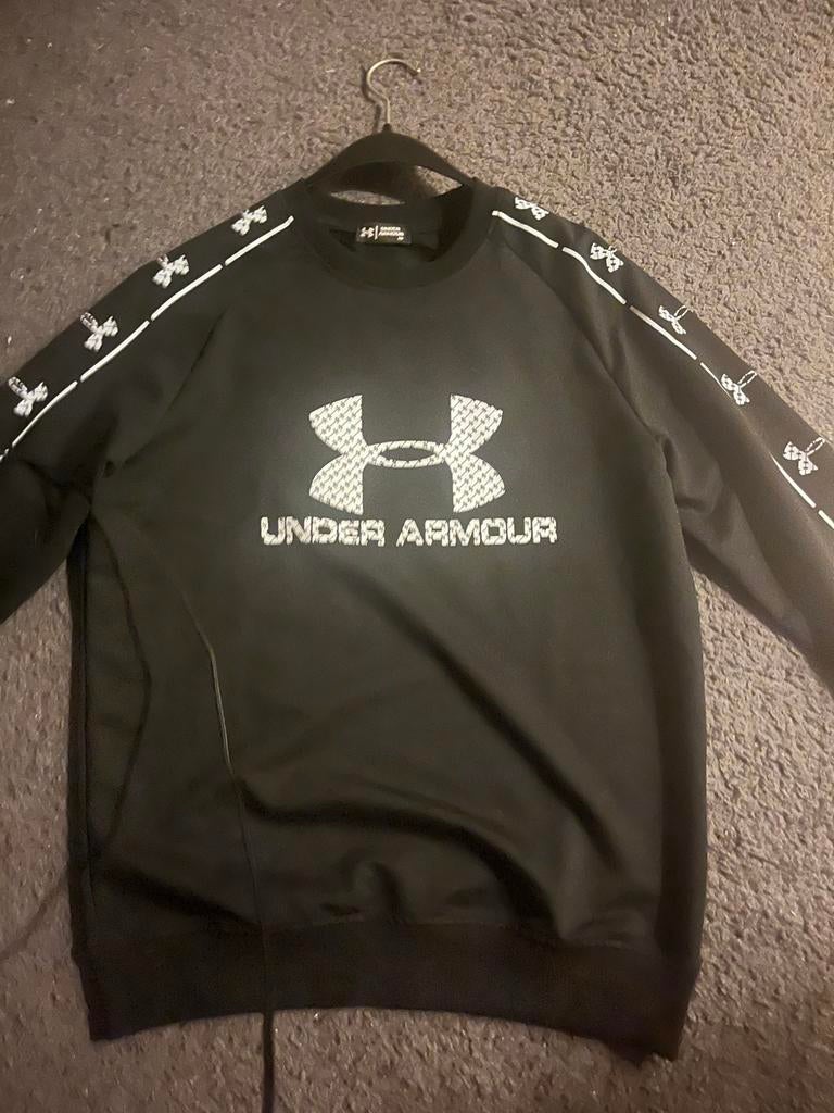 pull under armour taille M, Enlèvement, Comme neuf
