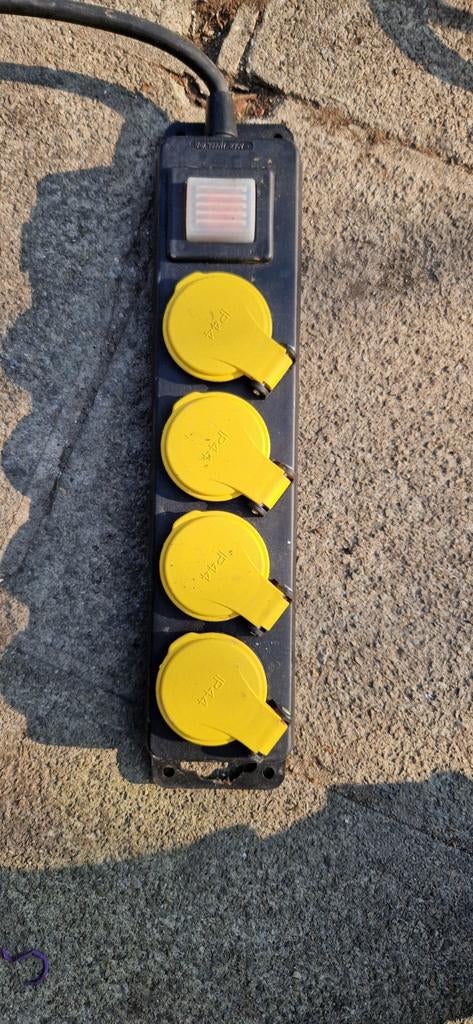 IP44 stekkerdoos voor de bouw - neopreenkabel van 3 m, Schakelaar