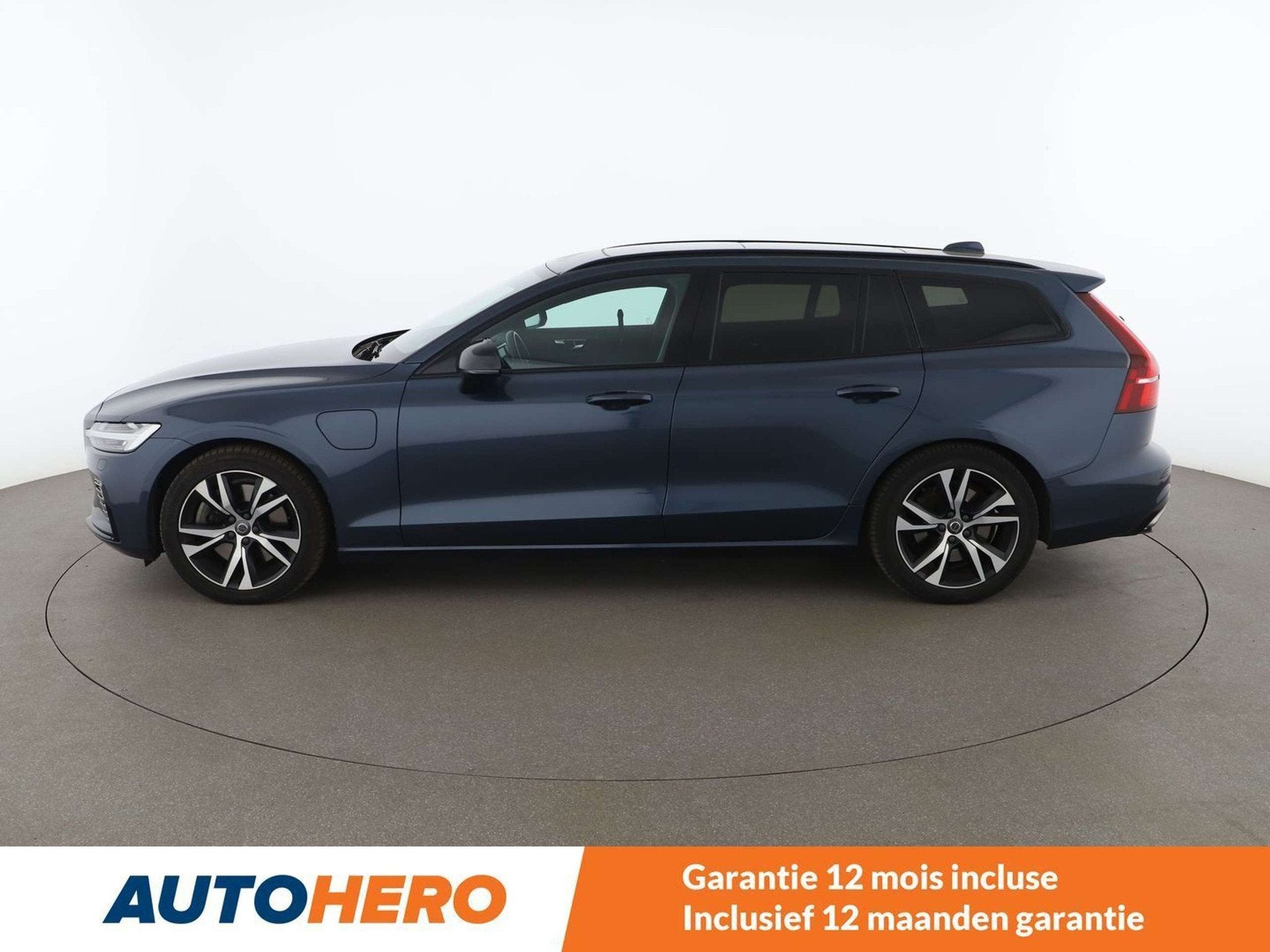 Volvo V60 2.0 T8 Plug-in Hybrid R-Design AWD (bj 2019), Auto's, Volvo, Automaat, Gebruikt, 1969 cc, Blauw