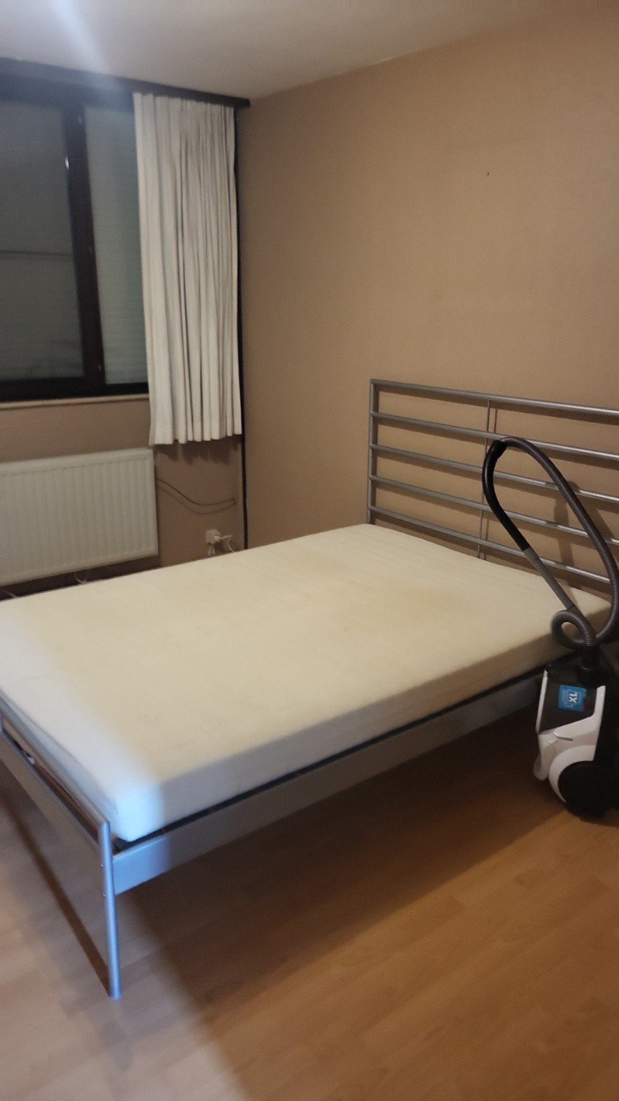 Metalen bed met lattoflex en matras, Enlèvement