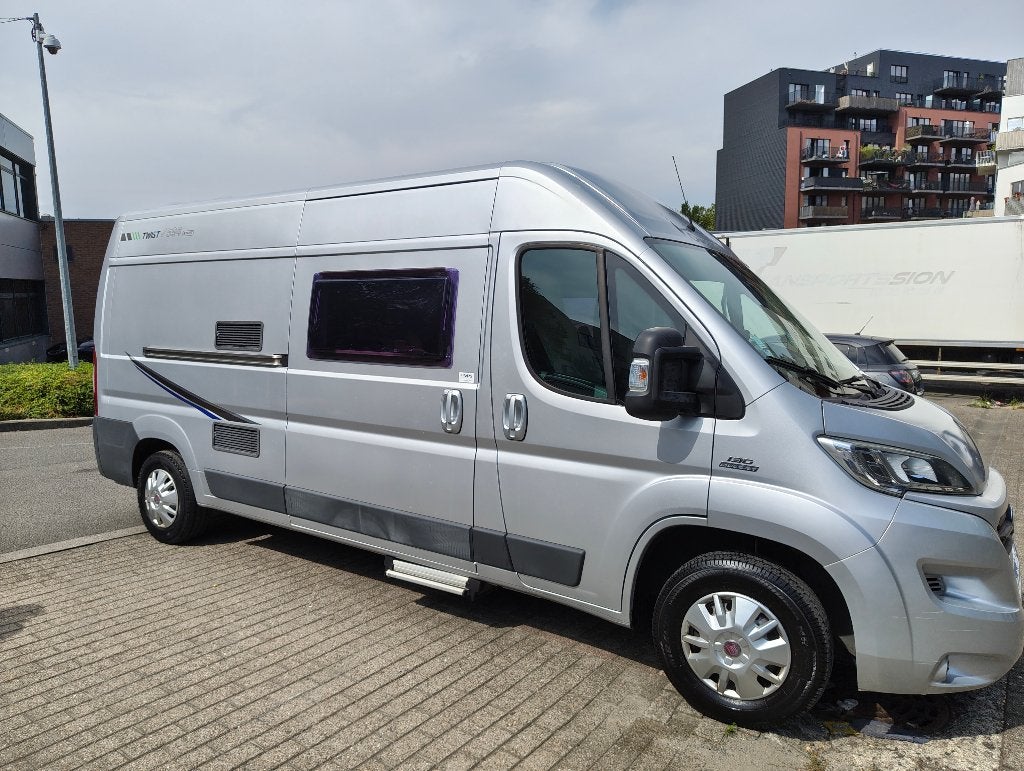 Fourgon Chausson twist v594 max – 4 places / 4 couchages, Jusqu'à 4, Fiat, Boîte manuelle, 5 à 6 mètres