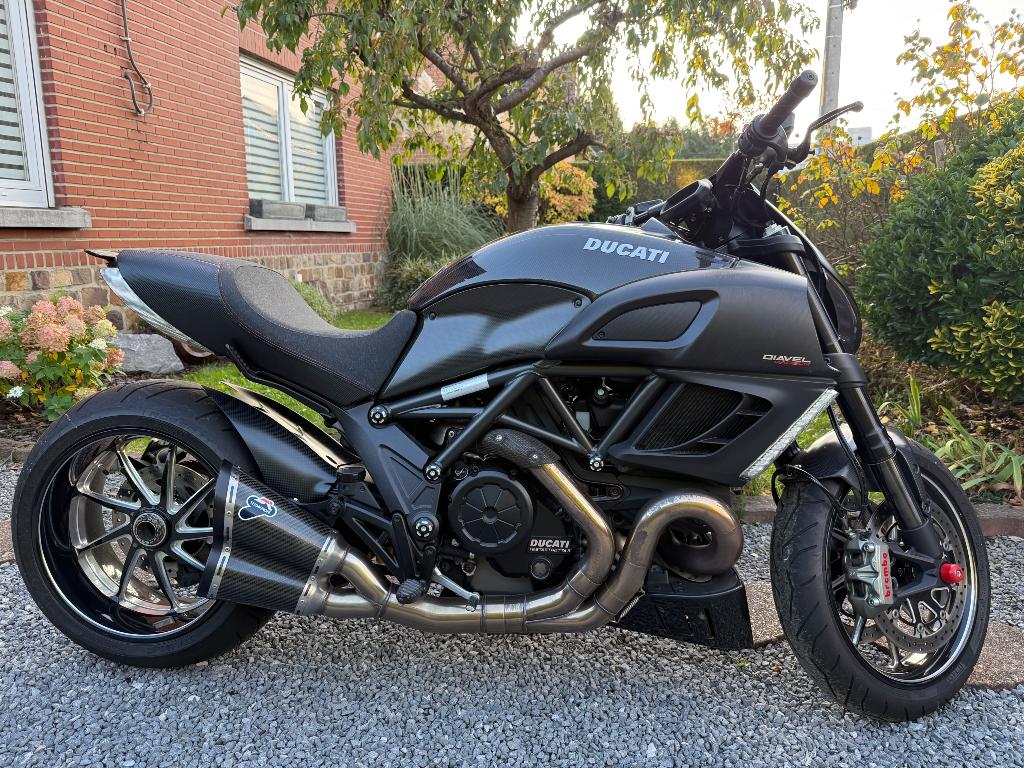 Ducati Diavel Carbon, 2 cilinders, Meer dan 35 kW, 1200 cc, Sport