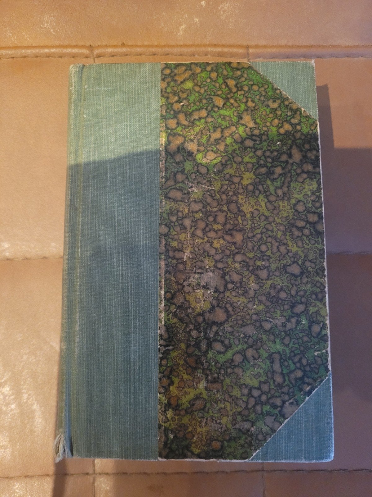 Ancien livre, Enlèvement ou Envoi