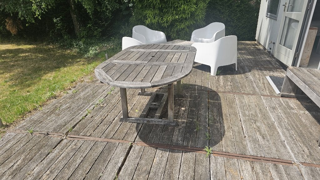 Ovale houten tuintafel – €15, Tuin en Terras, Ophalen, Gebruikt, Ovaal, Hout