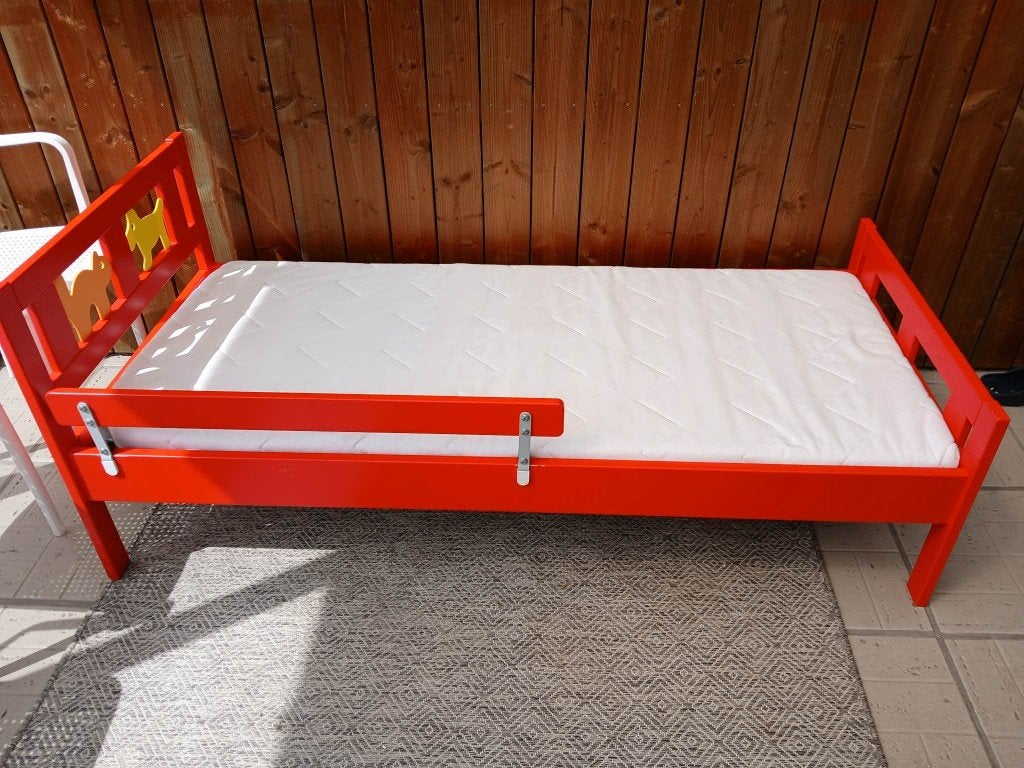 peuterbed Klitter ikea+ zijsteun+ matras+ matrasbeschermer, Ophalen, Matras
