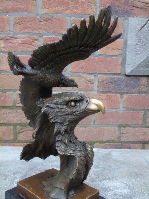 aigle en vol + tête bronze signé, MILO, Antiquités & Art, Antiquités | Bronze & Cuivre, Bronze, Enlèvement ou Envoi