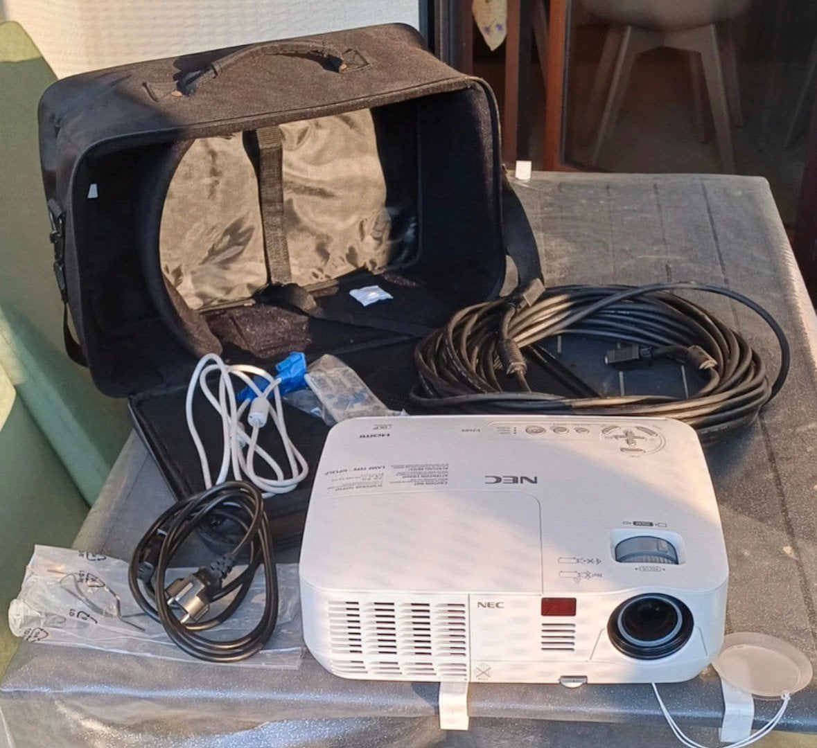 Projecteur NEC V260x + Cable VGA 10m, Enlèvement ou Envoi, Comme neuf, DLP