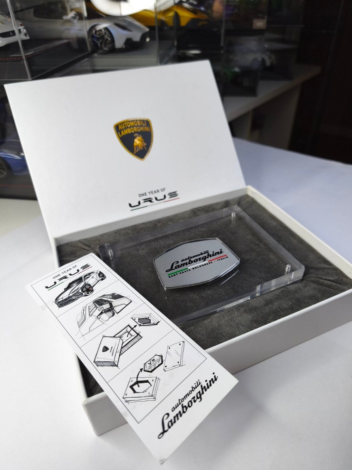 Lamborghini één jaar Lamborghini Urus-doos, Ophalen of Verzenden, Zo goed als nieuw, Overige typen, Autoart