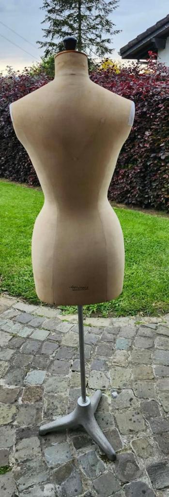 Mannequin féminin de couturière, Enlèvement, Mannequin