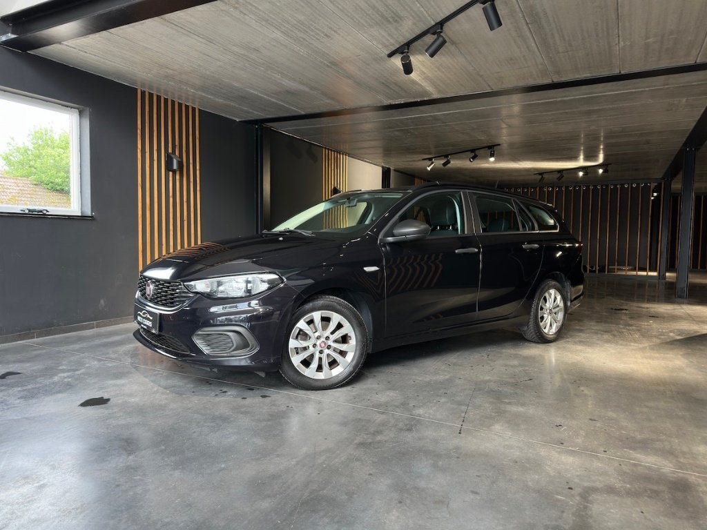 Fiat Tipo 1.4i | Navi | Sensoren | Cruise | BT | ..., Auto's, Voorwielaandrijving, 4 cilinders, Zwart, Bedrijf