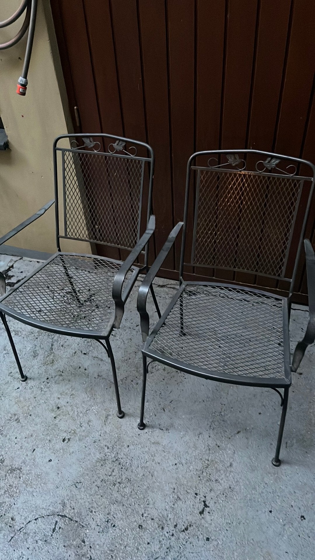 2 gietijzeren tuinstoelen, Ophalen, Zo goed als nieuw