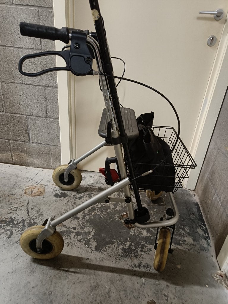 rollator met accessoires, Ophalen, Lichtgewicht, Gebruikt