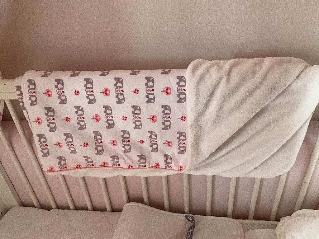 Matras en toebehoren babybed, Ophalen, Beddengoedset, Zo goed als nieuw, Dubbelzijdig