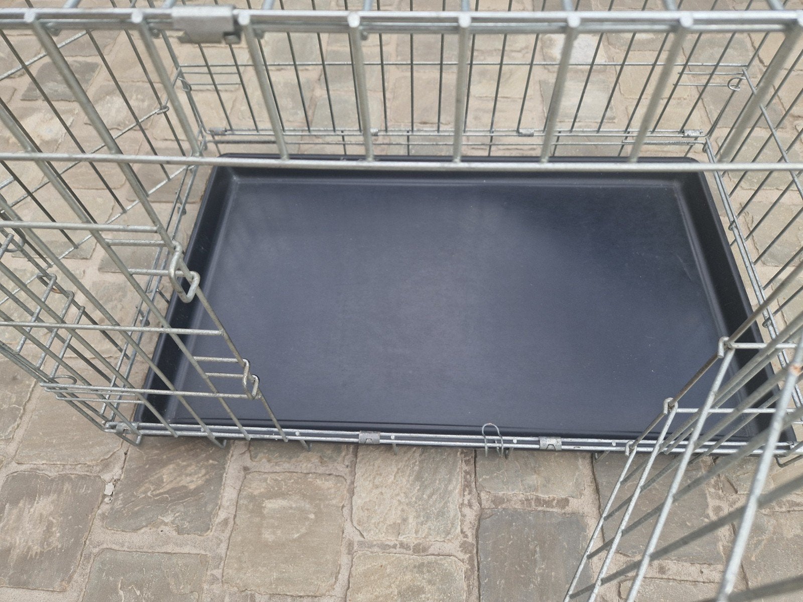 Cage pour chien en métal avec base en plastique (76 L x 53 H, Enlèvement