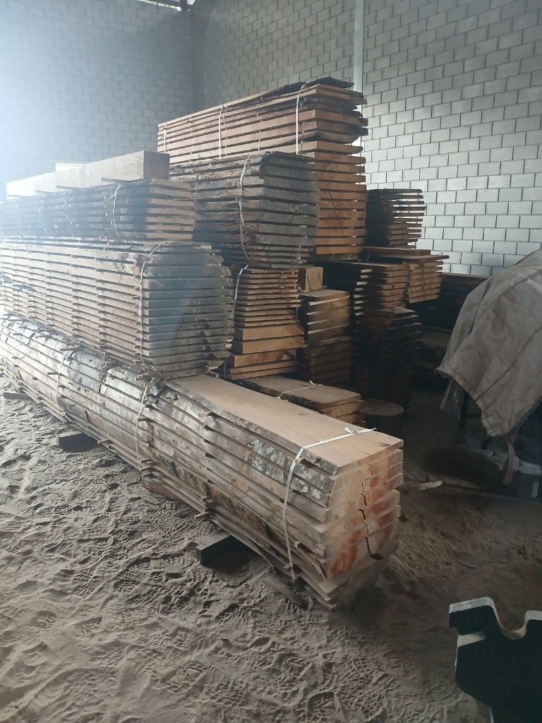 Eiken stammen op bool Gezaagd gedroogd Eiken planken, Doe-het-zelf en Bouw, Hout en Planken, Ophalen, 25 tot 50 mm, Eiken, Plank
