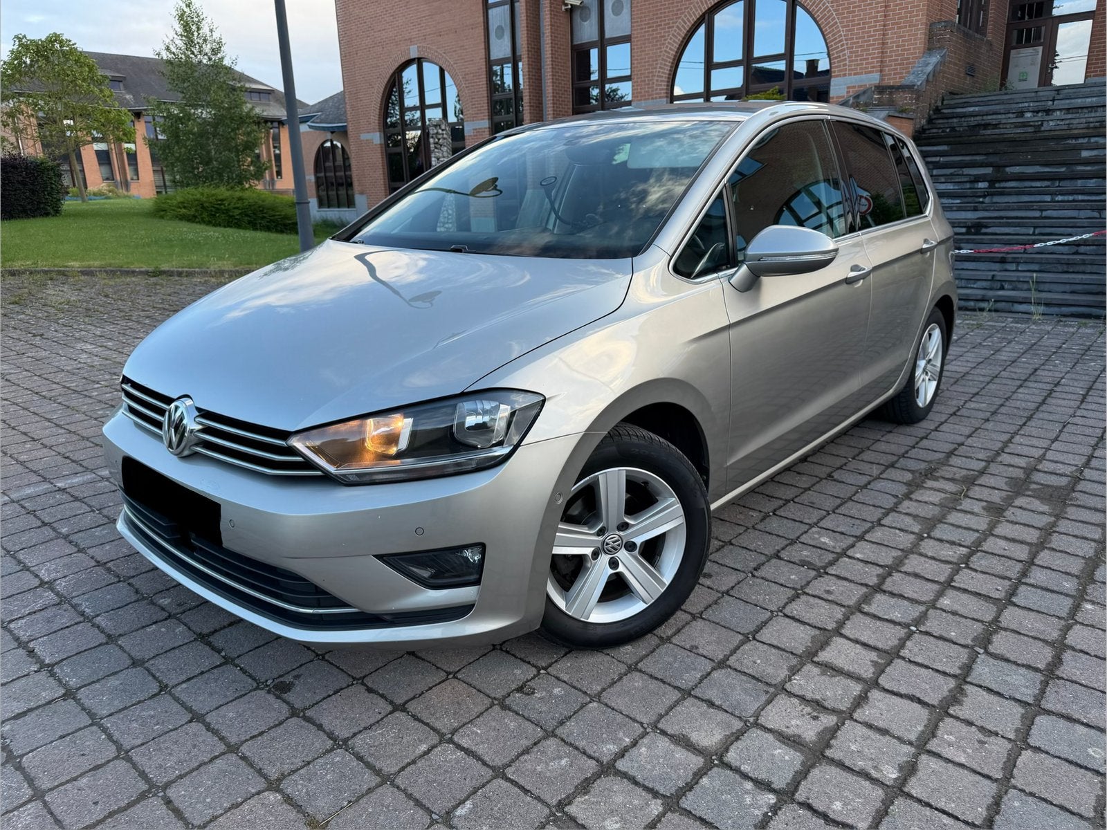 VW GOLF Sportsvan 1.2 TSI Golf Highline/camera/clima /gps, Voorwielaandrijving, Euro 6, Alcantara, Navigatiesysteem