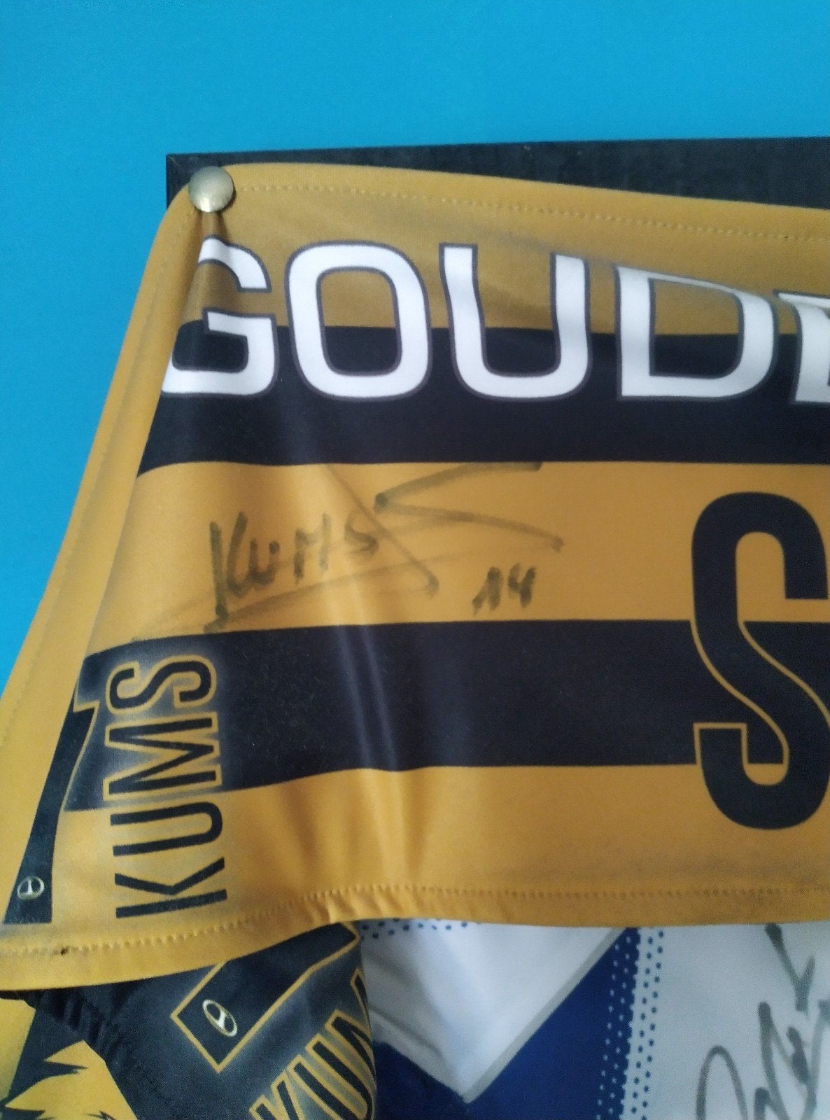 Sven Kums gouden schoen sjaal, Ophalen
