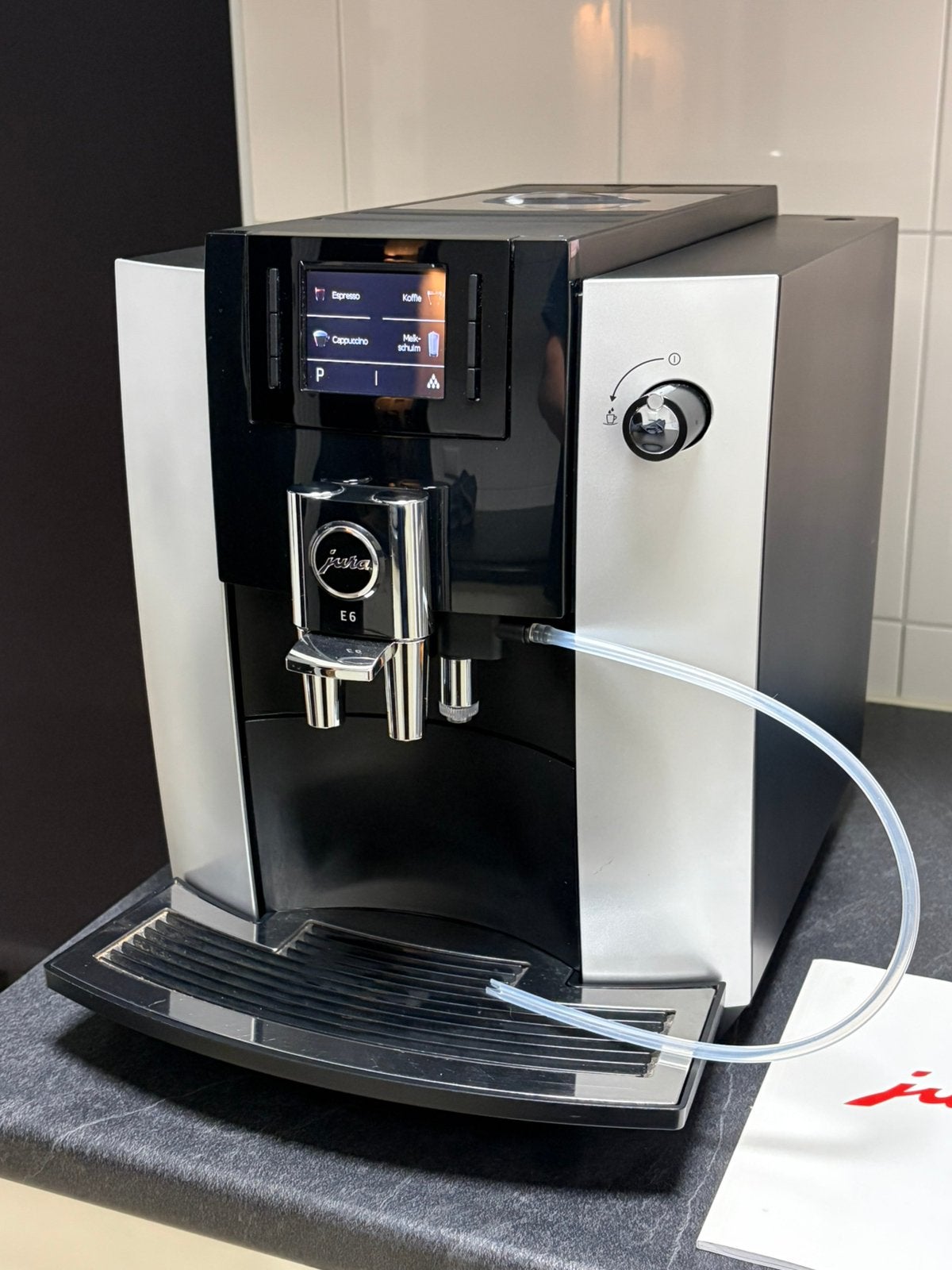 Jura e6 koffiemachine, Electroménager, Réservoir d'eau amovible, Café en grains, Combiné, Utilisé