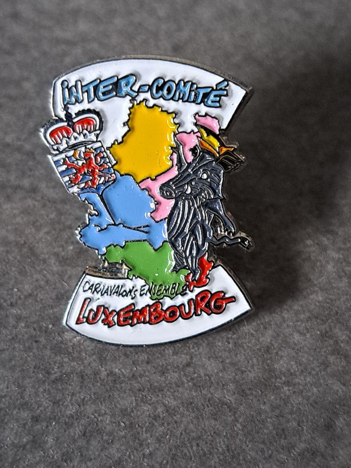 Pins Inter Comité carnaval  Province de Luxembourg, Ophalen