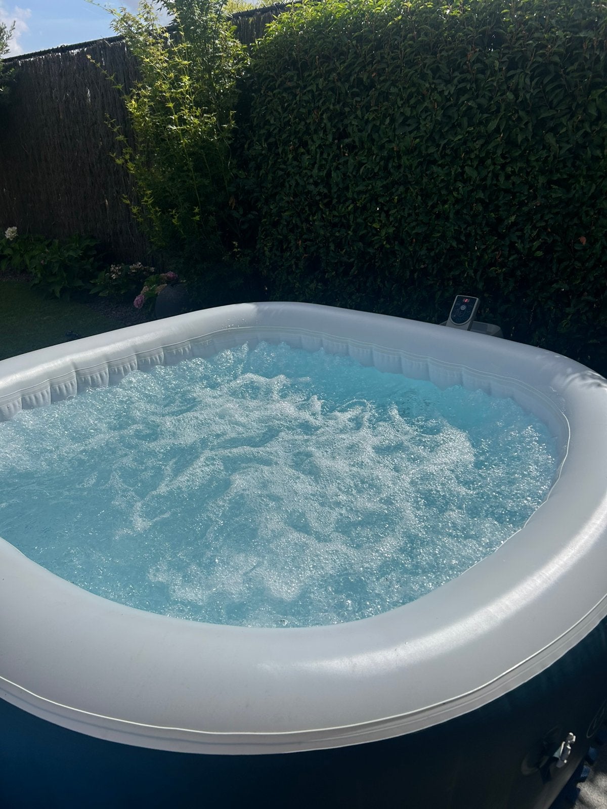 Lay-Z-Spa Ibiza AirJet – opblaasbare bubbelspa, Jardin & Terrasse, Bains à remous et Spas, Utilisé, Gonflable, Couverture, Tapis de sol