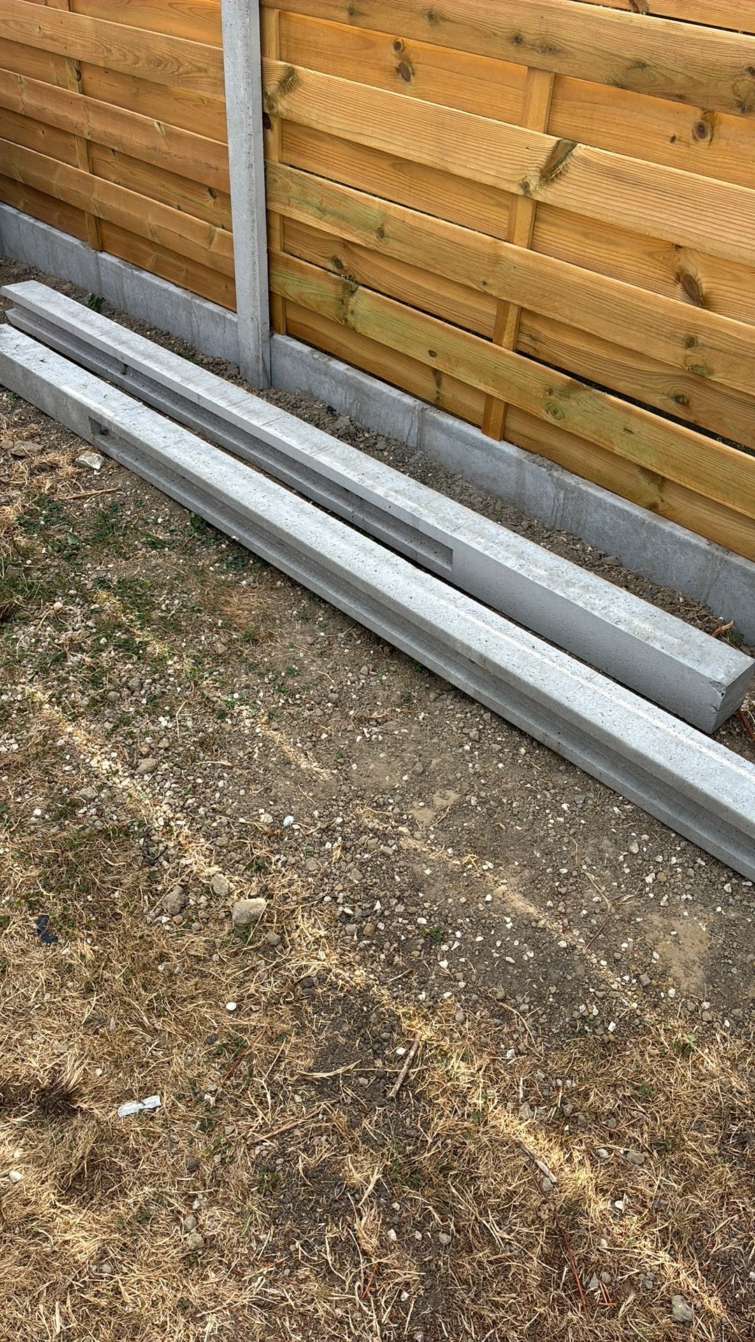 Tussenpaal & eindpaal in beton voor schutting, Tuin en Terras, Schuttingen, Ophalen, Zo goed als nieuw