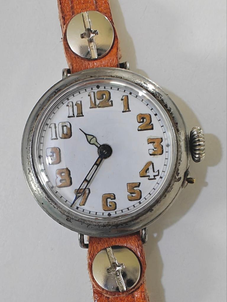 Montre militaire antiquités, Bijoux, Sacs & Beauté, Montres | Femmes, Enlèvement ou Envoi, Acier, Acier