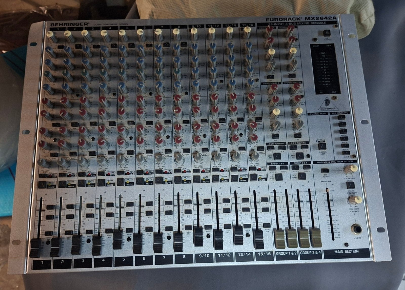 Behringer Eurorack MX2642A mengpaneel, Muziek en Instrumenten, Ophalen of Verzenden, Zo goed als nieuw, 20 kanalen of meer, Microfooningang