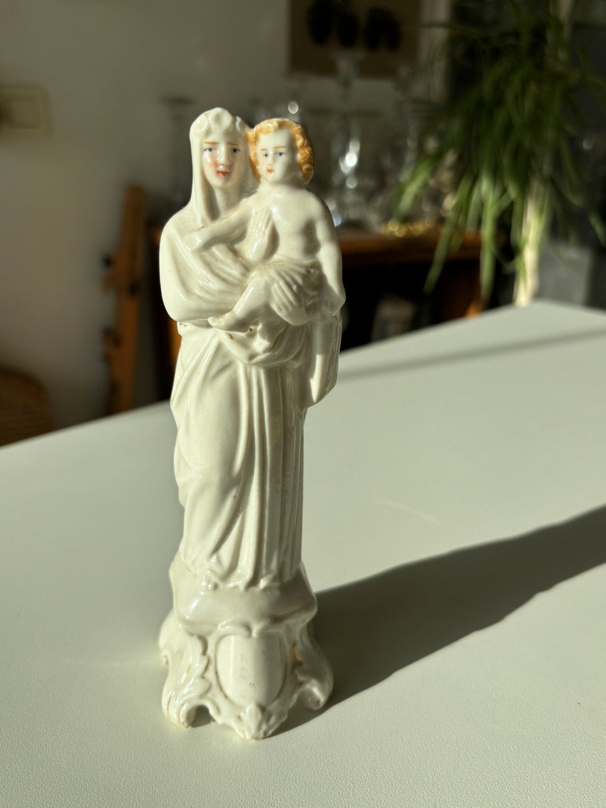 Antiek maria beeldje in brussels porselein., Antiek en Kunst, Ophalen