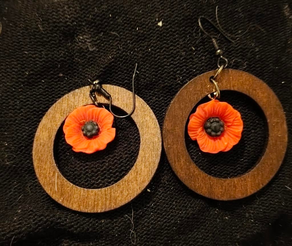 Ronde oorbellen met bloemetje, Handtassen en Accessoires, Oorbellen, Overige materialen, Hangers, Nieuw, Ophalen of Verzenden