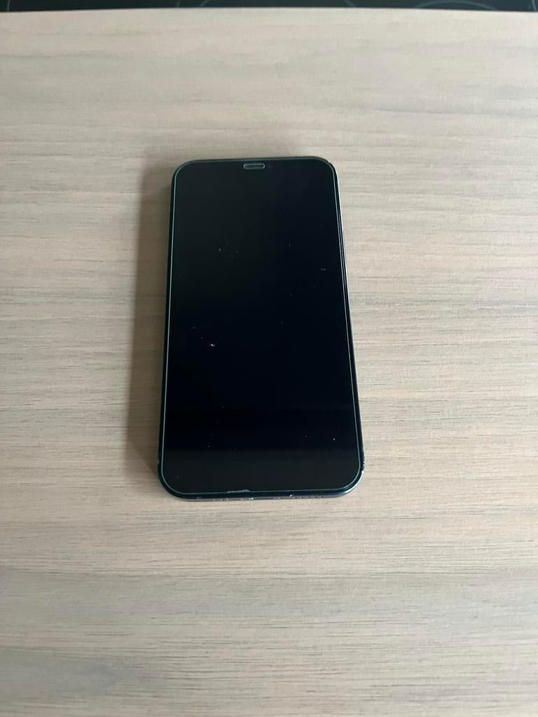 iPhone 12 incl hoesjes!, Gebruikt, Zwart, 77 %, Ophalen of Verzenden