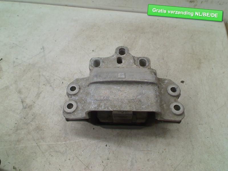 VERSNELLINGSBAKSTEUN Volkswagen Golf VI (5K1) (1K0199555R), Auto-onderdelen, Ophanging en Onderstel, Gebruikt, De Bloemendaal 21 21
5221 EB  'S HERTOGENBOSCH, NL