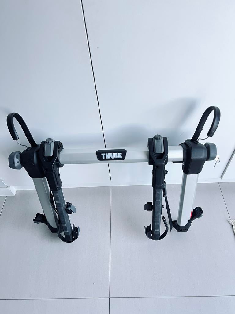 Porte velo THULE OUTWAY hanging 2, Autos : Divers, Porte-vélos, Comme neuf, Porte-hayon, 2 vélos, Enlèvement