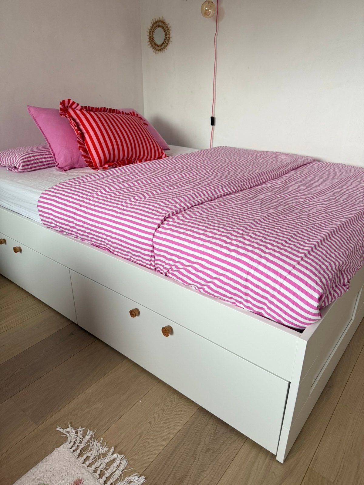 *ZGAN*Brimnes bed IKEA 140x200 (incl lattenbodem + matras), Huis en Inrichting, Ophalen, Zo goed als nieuw