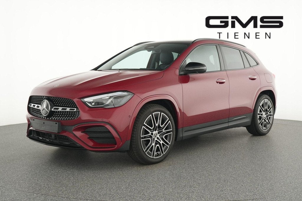 Mercedes-Benz GLA 180 "140 Years Edition" AMG Line, Auto's, Stof, Gebruikt, 4 cilinders, Bedrijf