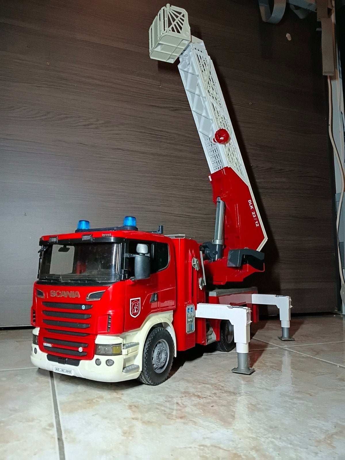 Camion de pompier 1/16 Scania avec grande échelle  Bruder, Utilisé