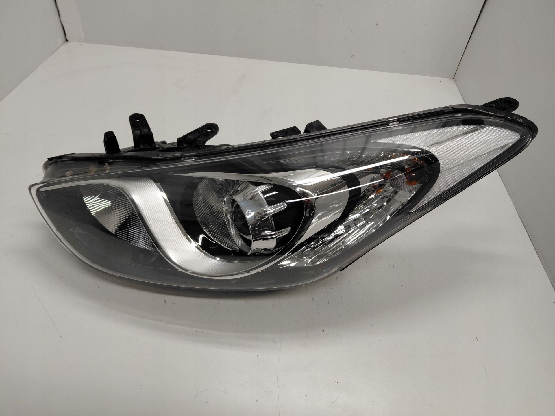 Phare gauche Hyundai I30 II 92101A6060, Heolleung-ro 12
06797  Seoul, Info@hyundai.com, Utilisé, Hyundai
