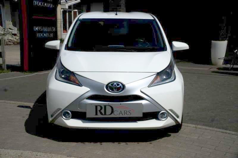TOYOTA AYGO X AUTOMAAT 2016 1 JAAR GARANTIE, Auto's, 4 zetels, Stof, Bedrijf, Berline
