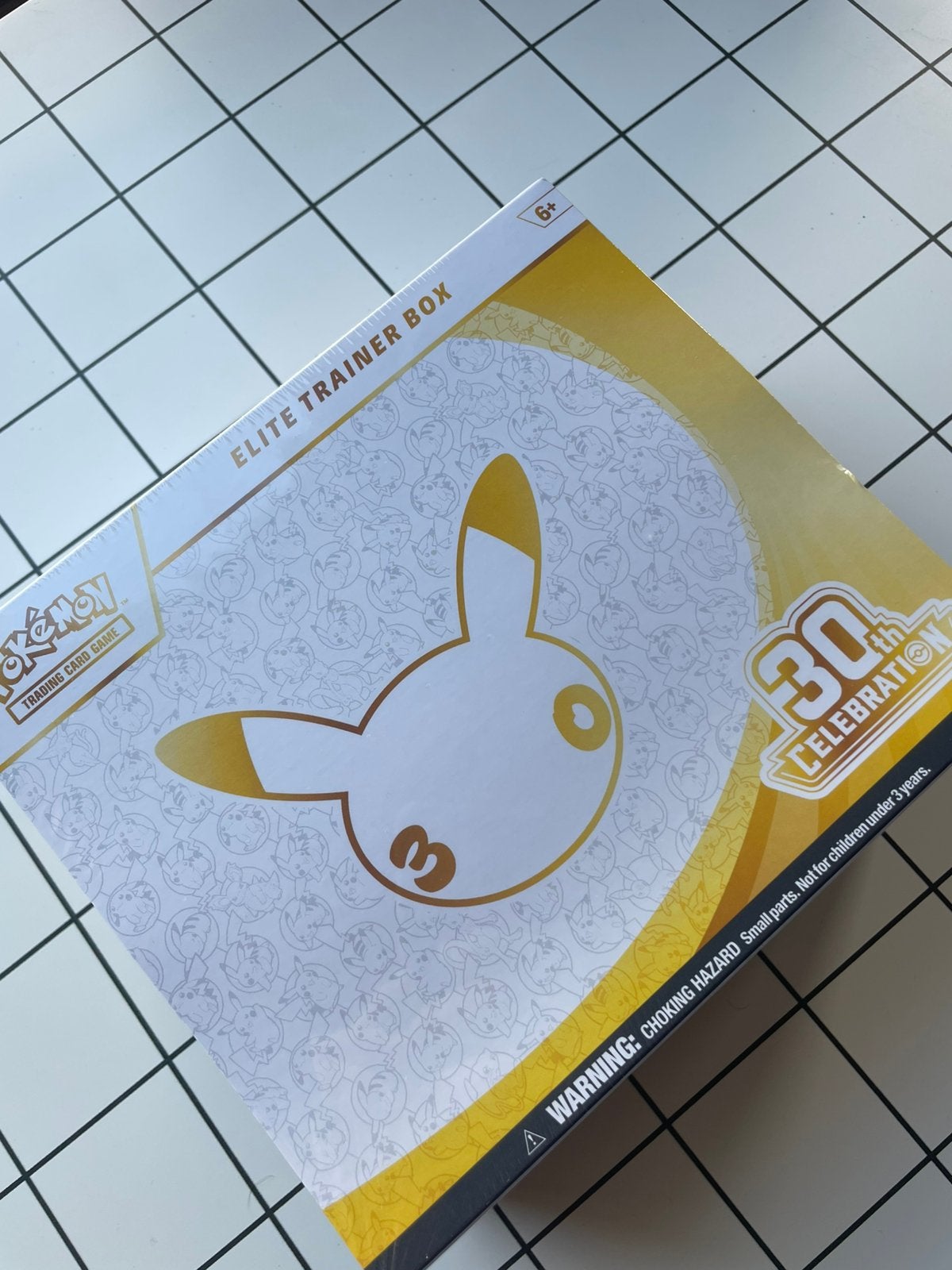 Etb Pokémon 30th Celebration — scellée (ENG), Enlèvement ou Envoi, Neuf, Autres types, Foil