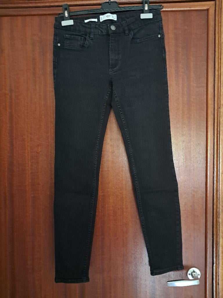 Jeans noir - taille 36, Vêtements | Femmes, Jeans, W28 - W29 (confection 36), Mango, Enlèvement ou Envoi, Porté