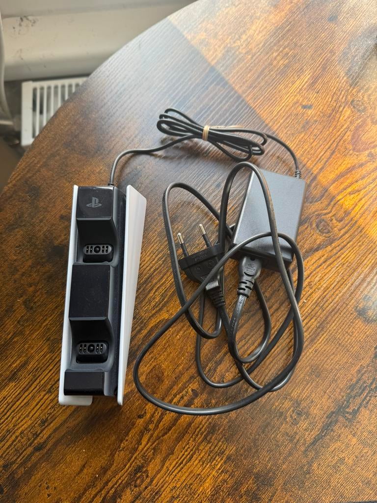 Origineel oplaadstation ps5, Ophalen, Zo goed als nieuw