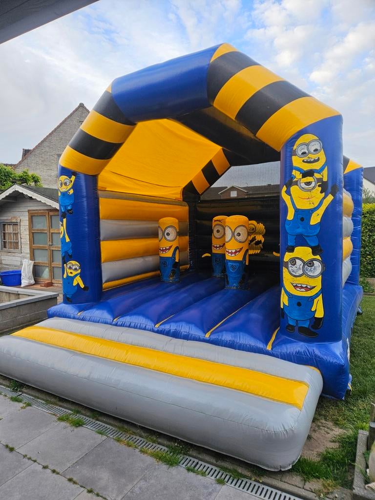Minion springkasteel, Enlèvement