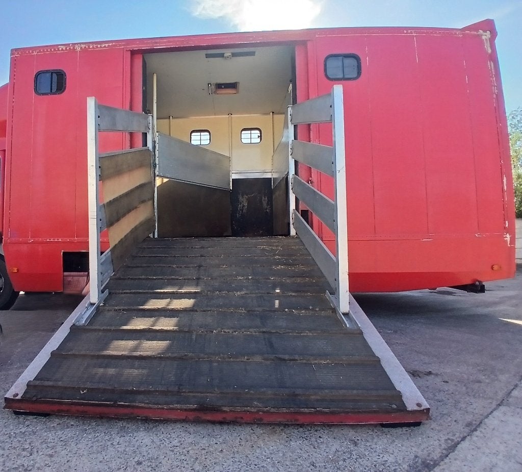 Renault paardenvrachtwagen 5 paarden + zadelkamer id nr 5, Auto's, Renault, Bedrijf, Te koop, Handgeschakeld