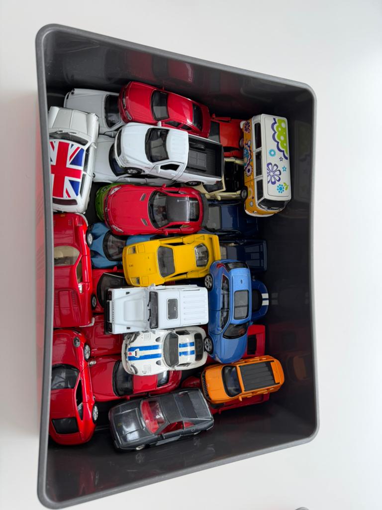 Doos van Cars, gevuld met auto’s, Enlèvement, Utilisé