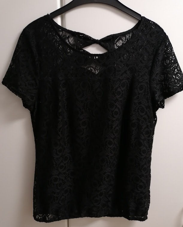 Zwarte T-shirt in kant met korte mouw van Sora JBC, L, Kleding | Dames, T-shirts, Ophalen of Verzenden, Zo goed als nieuw, Korte mouw